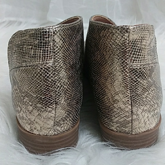 New MATA Cut Out Snakeskin Stacked Heel Sandal - Picture 7 of 7